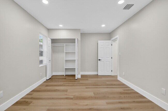 Building Photo - 409 47th St