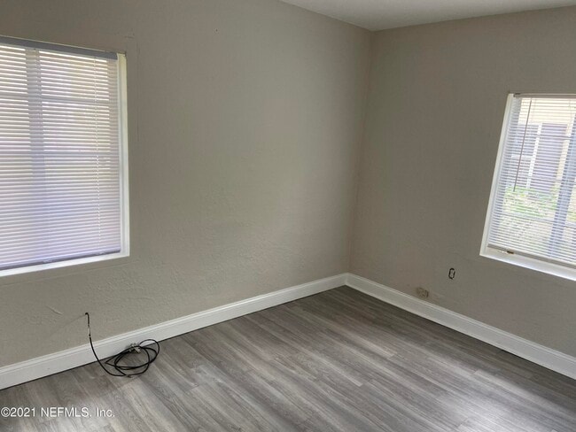 Building Photo - 5366 Baycrest Rd