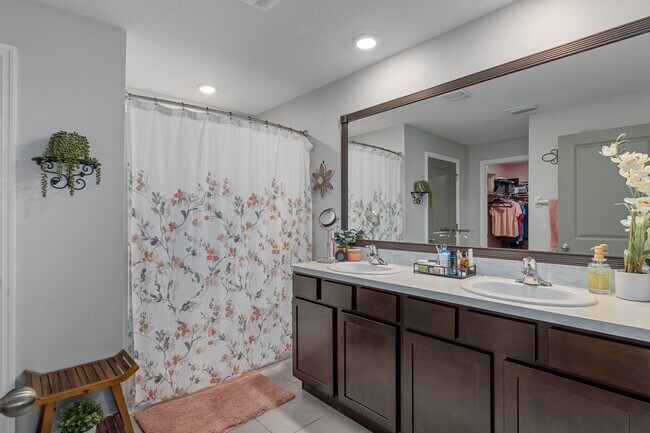 Building Photo - 5230 Diantha Way
