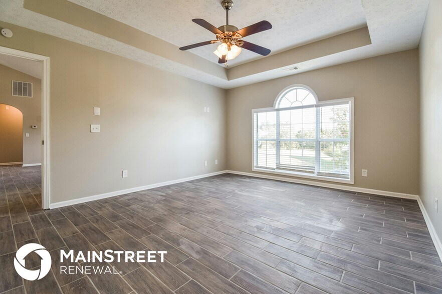 Building Photo - 10545 Day Lily Dr