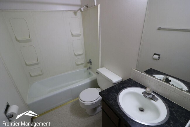 Building Photo - 4 br, 2 bath House - 824 Dondee Dr.