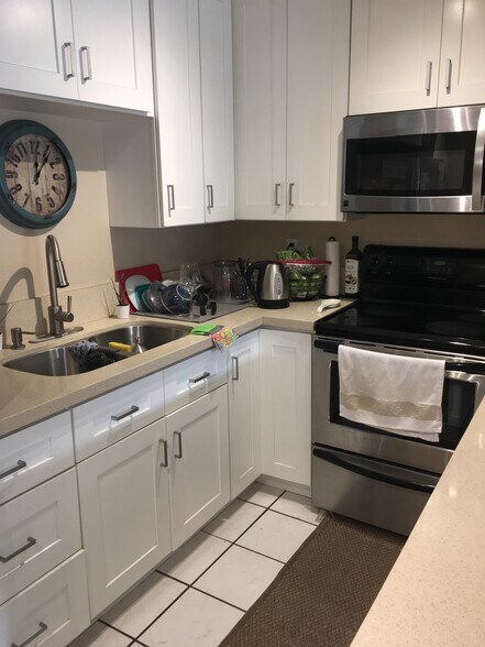 Kitchen - 6362 Rancho Mission Rd