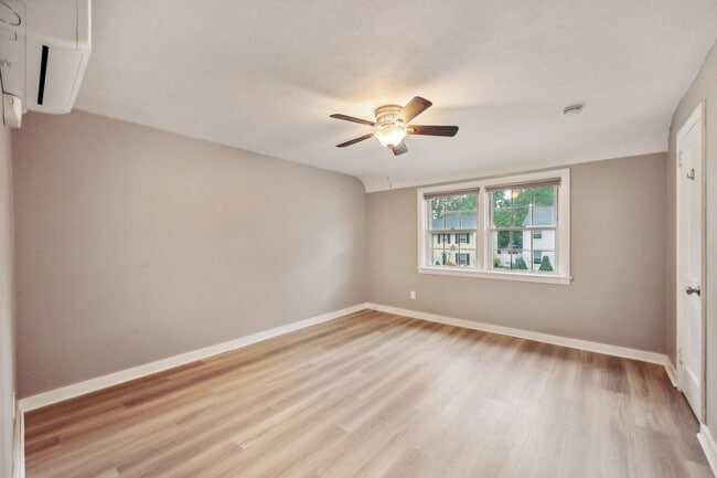 Building Photo - 144 Sunrise Dr