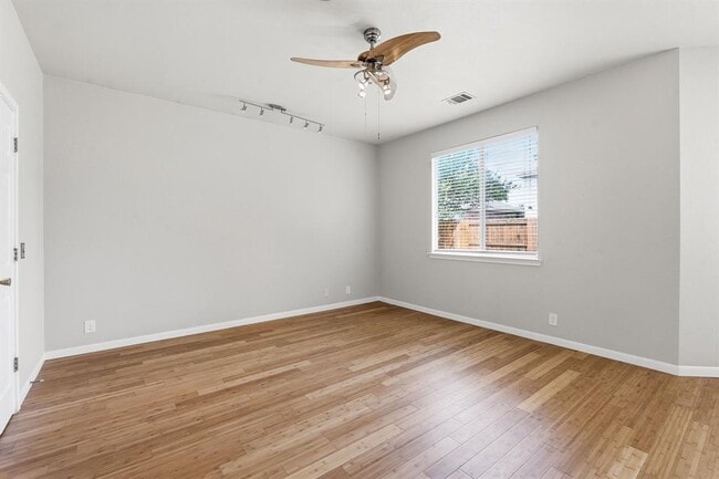 Building Photo - 4036 Barlow Dr