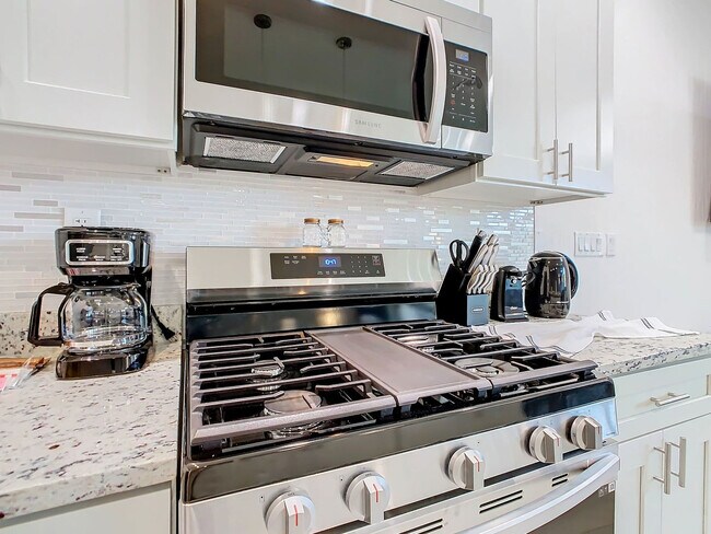Building Photo - 7516 Sunflower Dr