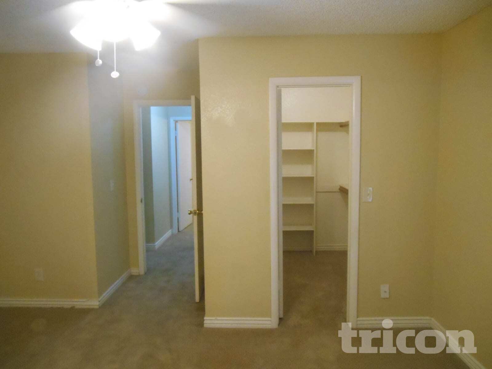 Building Photo - 1706 N Comanche Dr