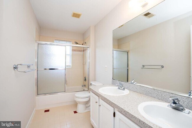 Building Photo - 27 Samantha Dr