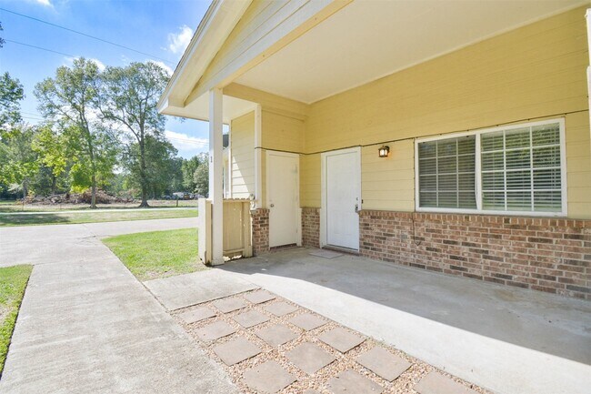 Building Photo - 3 Magnolia Ln