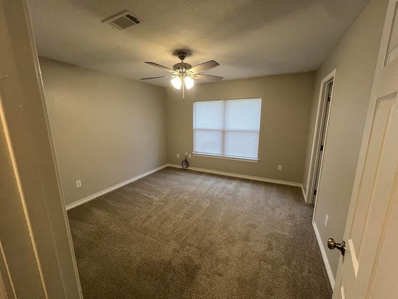 Building Photo - 112 Highland Dr