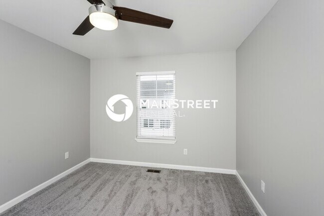 Building Photo - 3 Bedroom Pet-Friendly Home in Jeffersonvi...