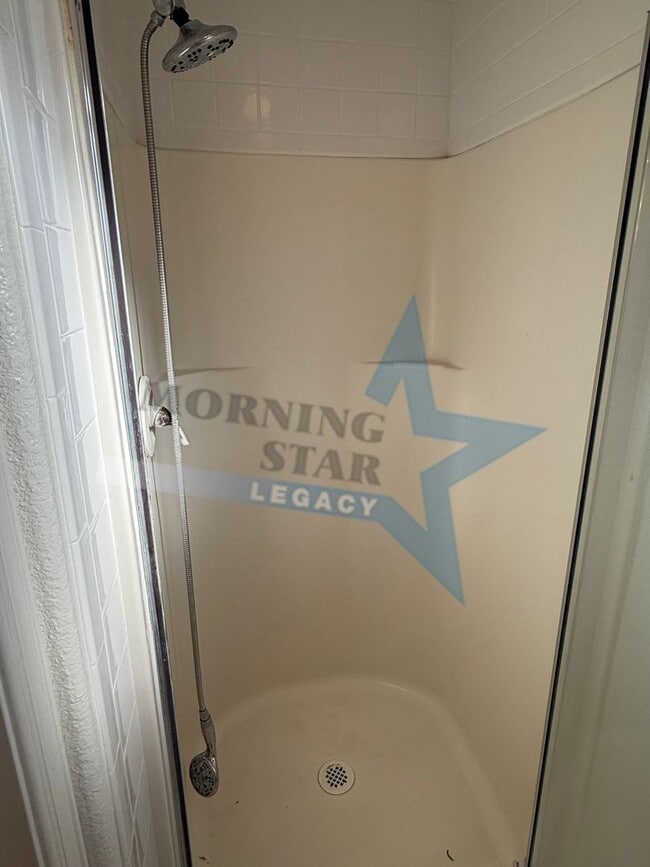 Building Photo - 4 bedroom, 4 bath house - Must see landscaping!