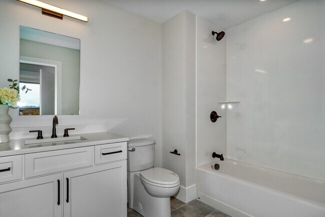 Building Photo - 62 Foundry St