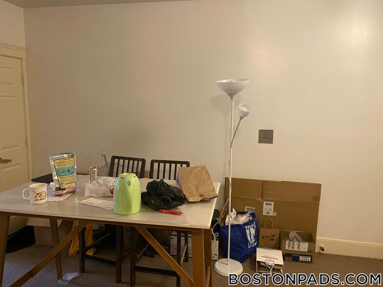 Building Photo - 829 Beacon St