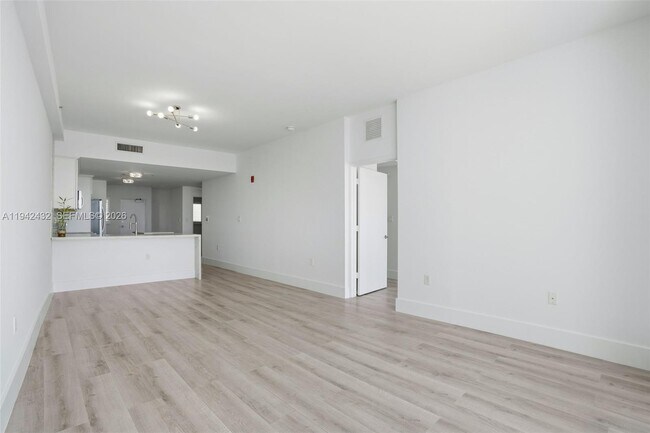 Building Photo - 6580 Indian Creek Dr