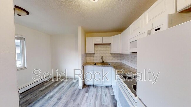 Building Photo - 1411 S Corona Ave