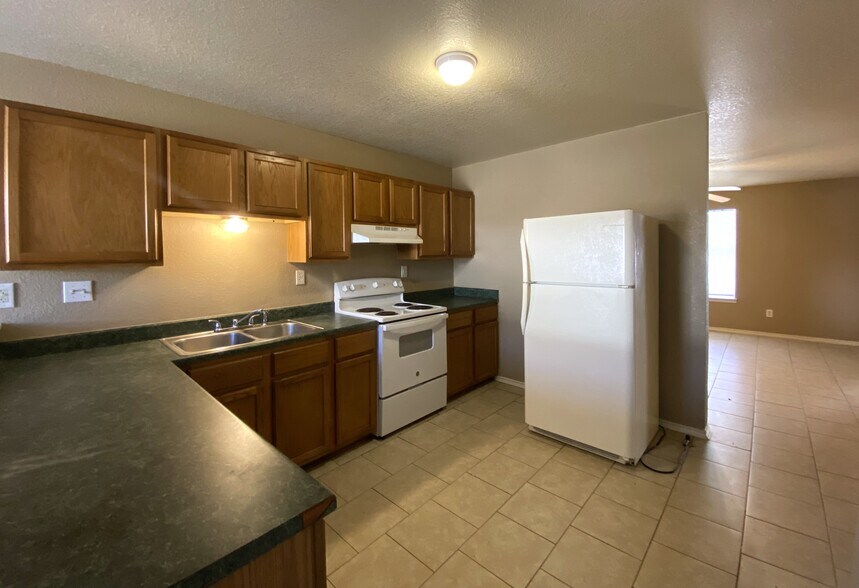 Building Photo - 2801 Cantabrian Dr