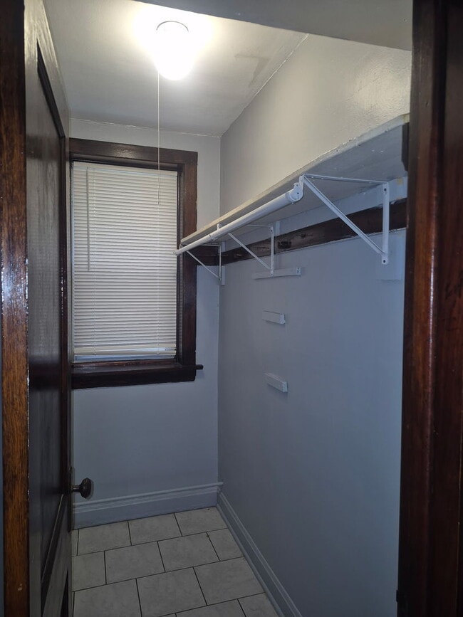 Building Photo - 2813 S Lawndale Ave