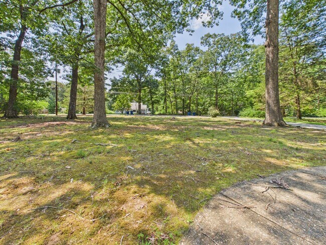 Building Photo - 2253 Brookwood Rd
