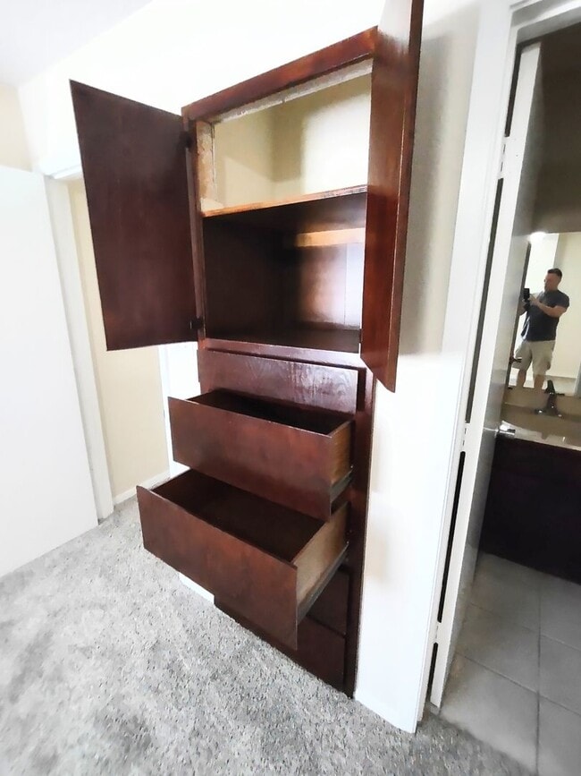 Building Photo - 2 Bedroom 2.5 bath apartment in residential south Denton area. Ecellent location.