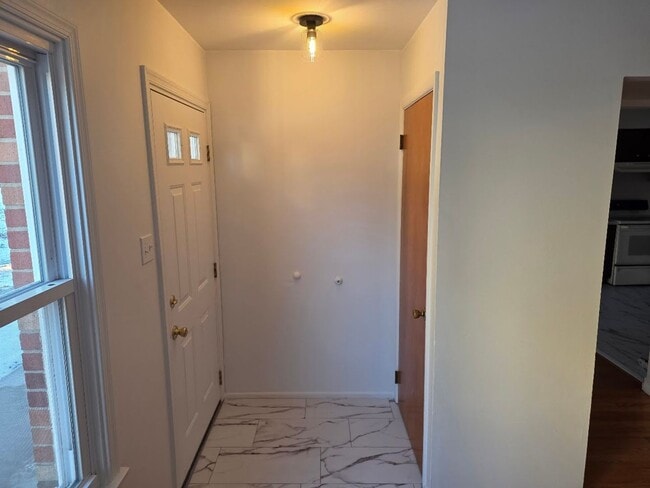 Building Photo - For Rent