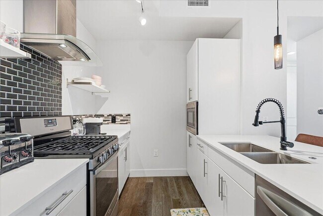 Building Photo - 3131 N Central Ave