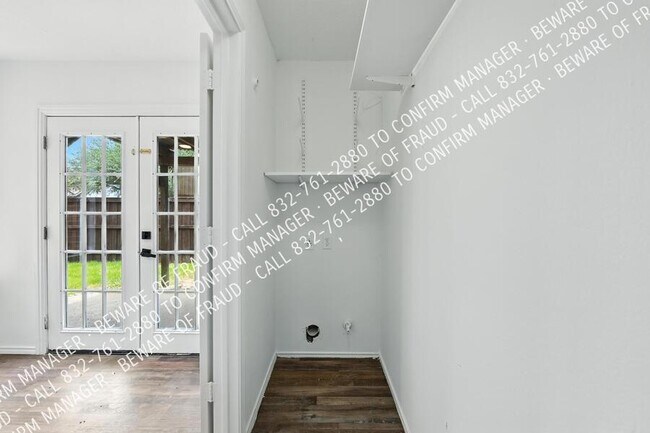 Building Photo - 473 Leisure Ln