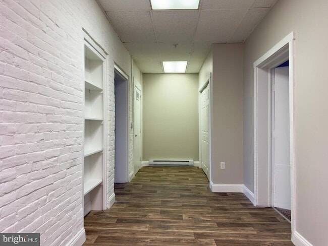 Building Photo - 100 S Front St