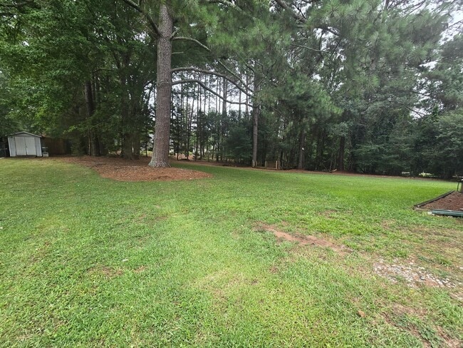 Building Photo - Quiet Neighborhood- Large Lot- Shed- Enclosed Sunroom! Community Pool & Tennis Courts!