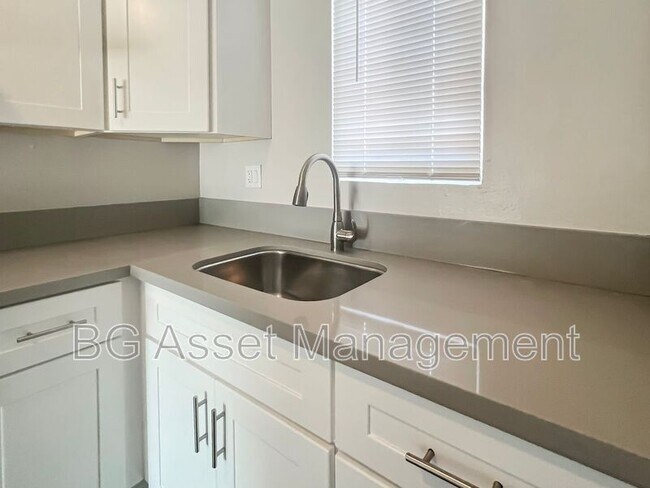 Building Photo - 108 Avian Dr