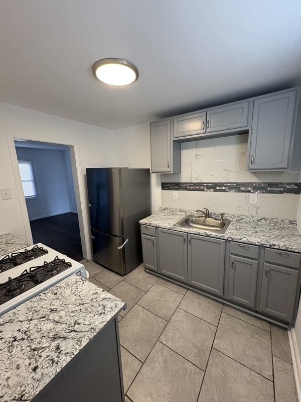 Building Photo - 15710 Biltmore St