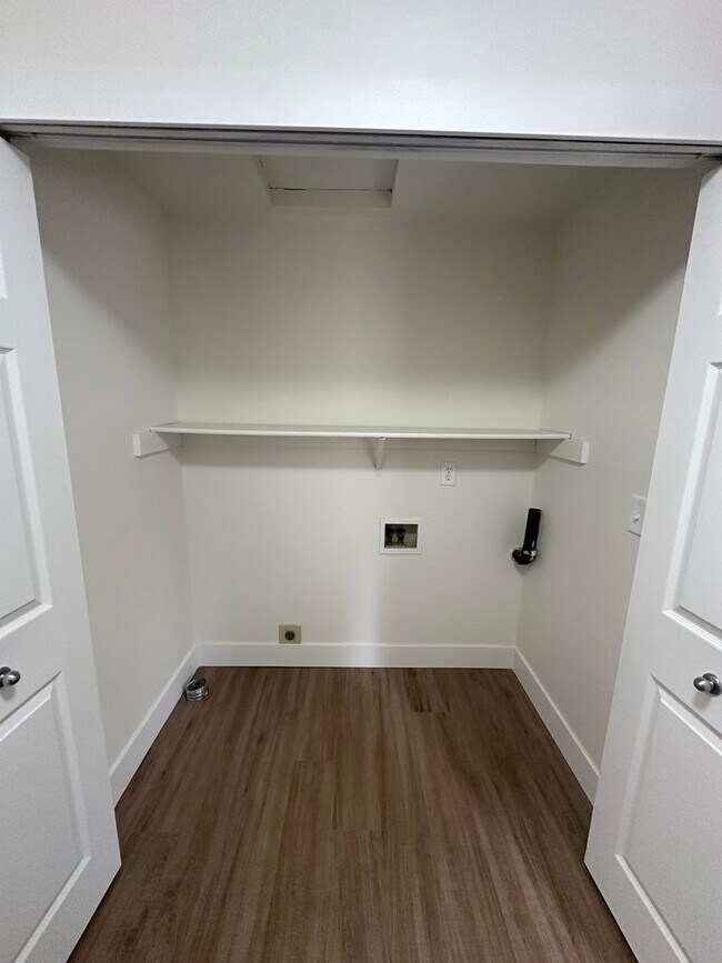 Building Photo - Stunning Fully Renovated 3-Bedroom Home in...