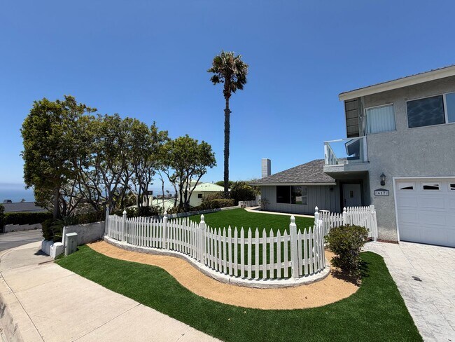 Building Photo - 617 E Avenida San Juan