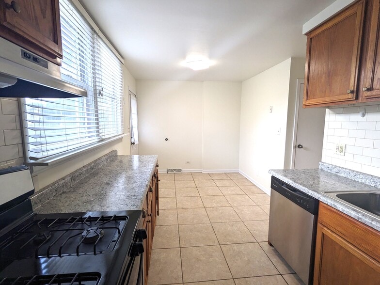 Kitchen - 2129 Ash St