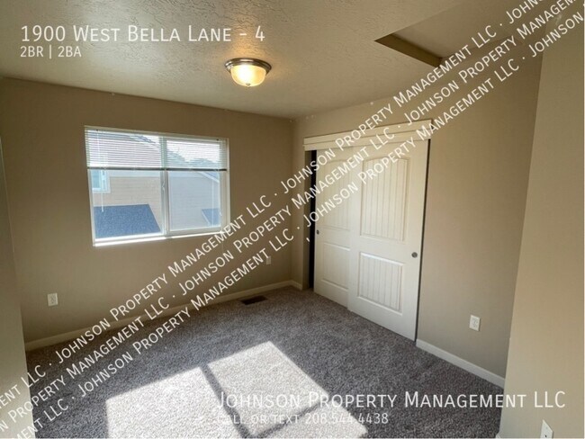 Building Photo - 1900 W Bella Ln