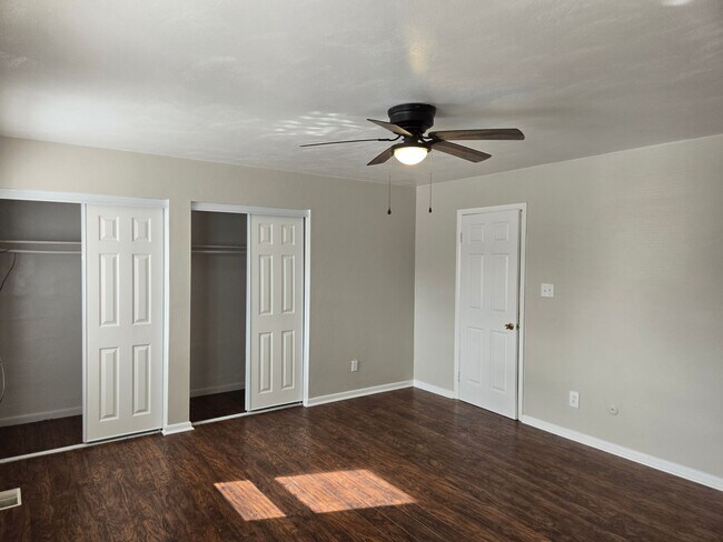 Building Photo - Move In Ready!!