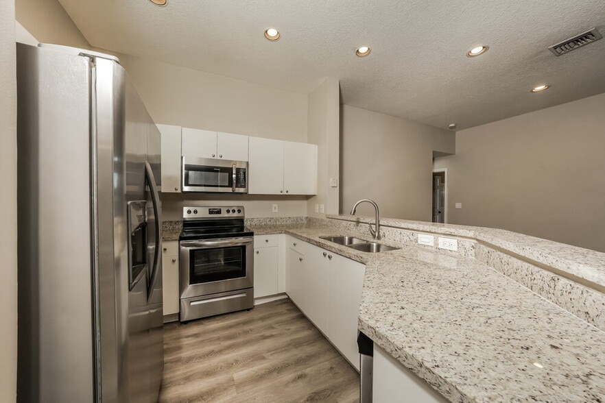 Building Photo - 966 Bluewood Terrace