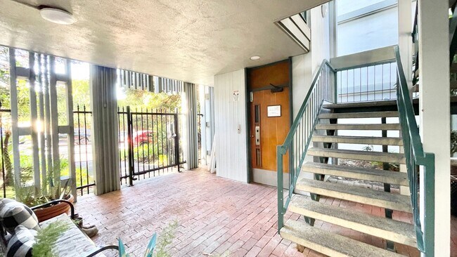 Building Photo - Alameda Apartments