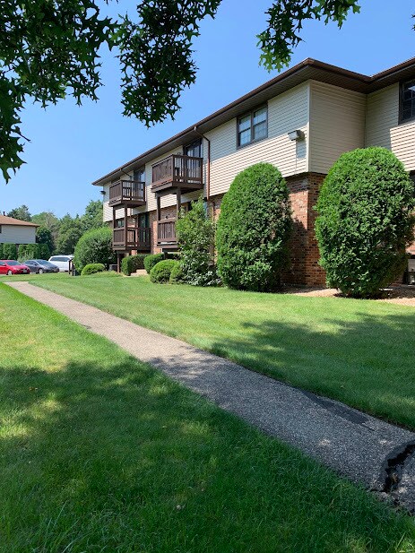 Building Photo - 18 Surrey Dr