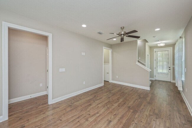 Building Photo - Modern 4-Bedroom Home with Designer Touches in the Heart of Niceville