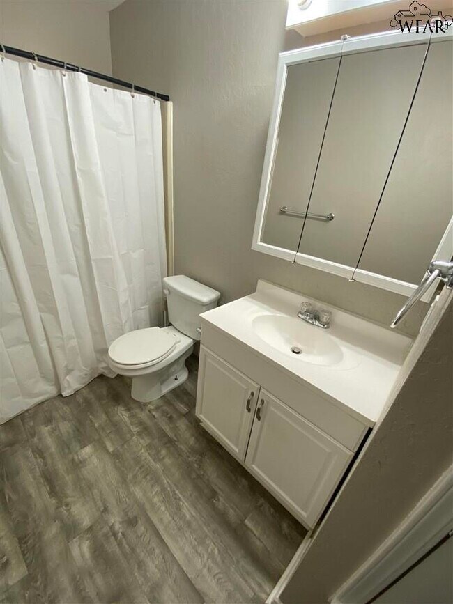 Building Photo - 5405 Hooper Dr