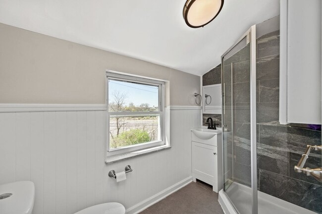 Building Photo - MOVE IN SPECIAL! SCORE HALF OFF 1ST MONTH'...