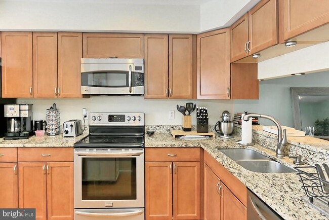 Building Photo - 8492 Laurel Oak Dr