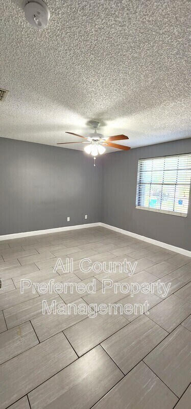 Building Photo - 5901 Aires Ave