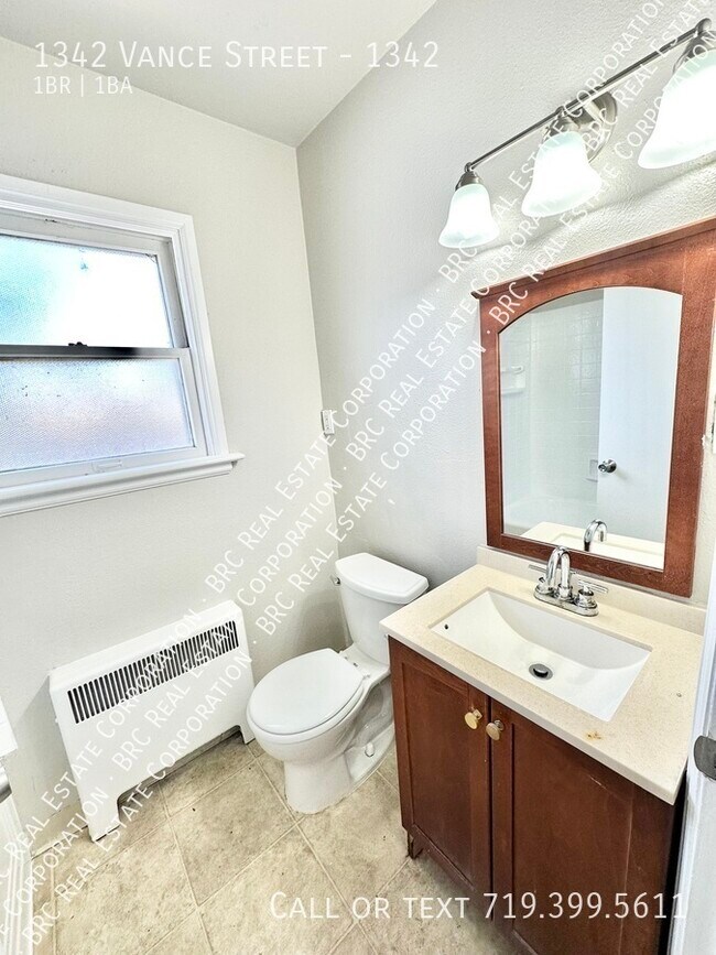 Building Photo - 1342 Vance St