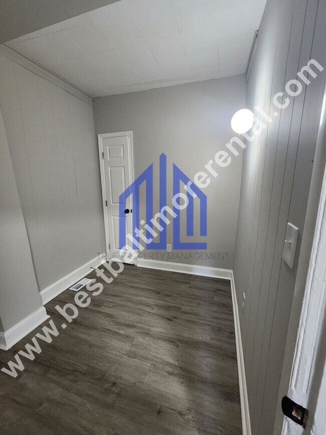Building Photo - Spacious 3 Bedroom in East Baltimore