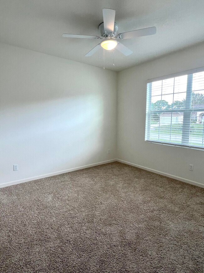 Building Photo - 4011 SW Kidd Ct