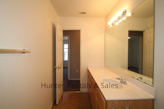 Building Photo - Cove Three-Bedroom!