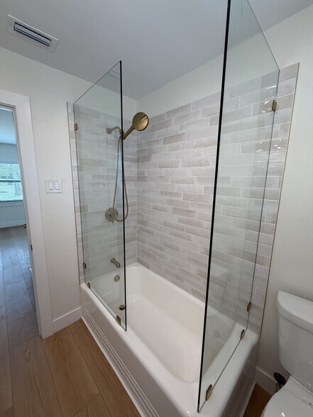 Building Photo - 2 Bed/1 Bath - Unit 2