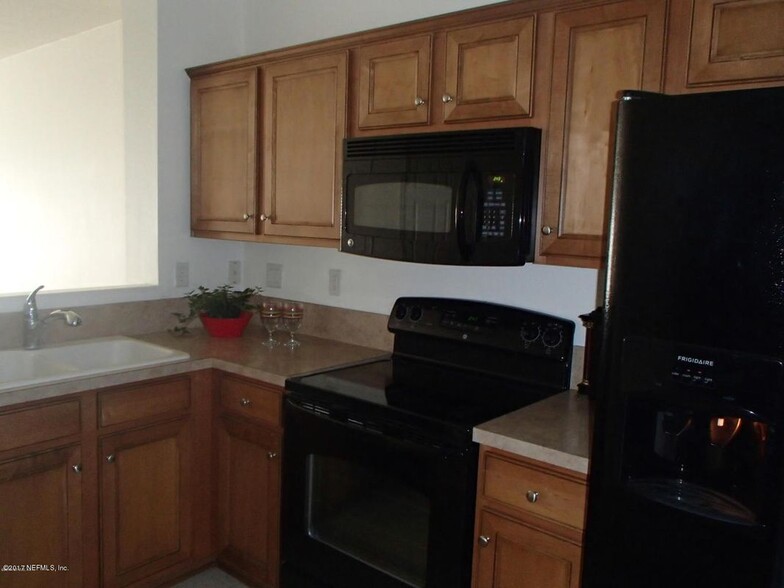 Building Photo - 8125 Summergate Court