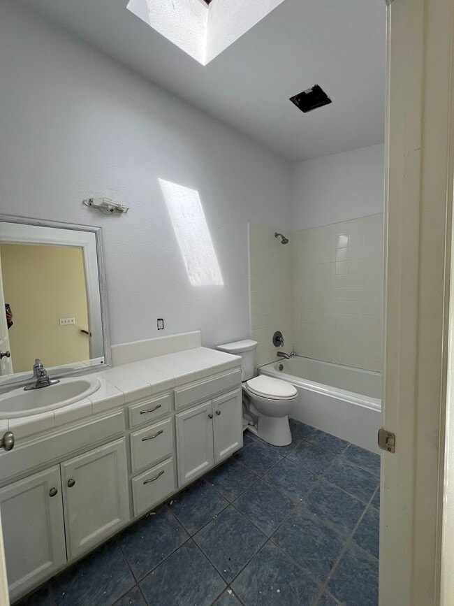 Building Photo - Beautiful 3 bedroom West Side Home! Close ...